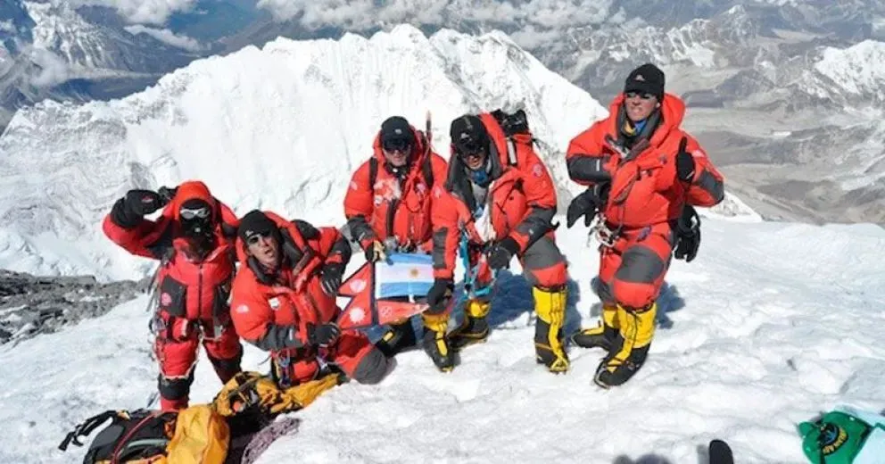 A las 8:40 de aquella mañana, cumplieron el sueño de cualquier montañista: tocar el techo del mundo (Foto gentileza).