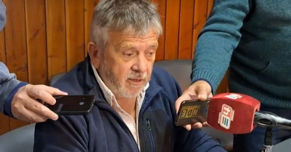 Las autoridades informando acerca de la recuperación del globo,