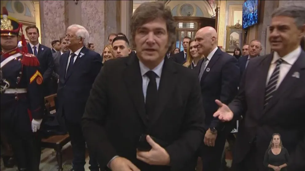 El mandatario entrando a la Catedral Metropolitana para el Tedeum del 25 de mayo.