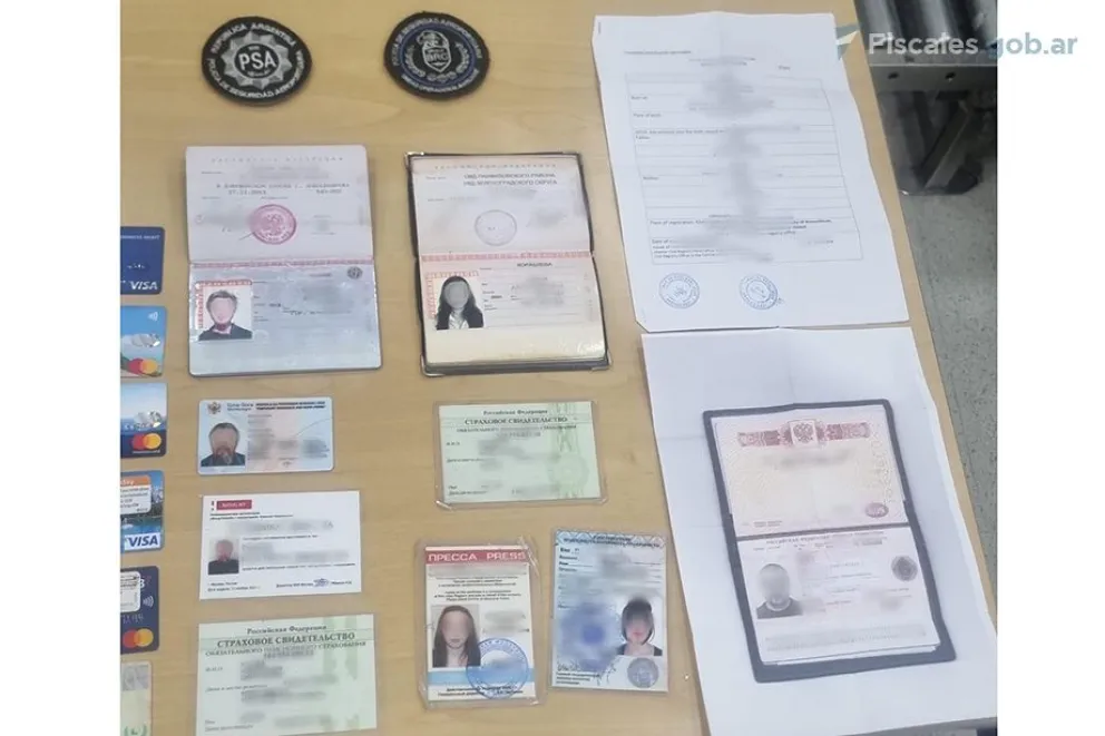 La pareja rusa se encontraba de vacaciones en Bariloche , volvieron a Buenos Aires y fueron detenidos junto a otros implicados en la causa