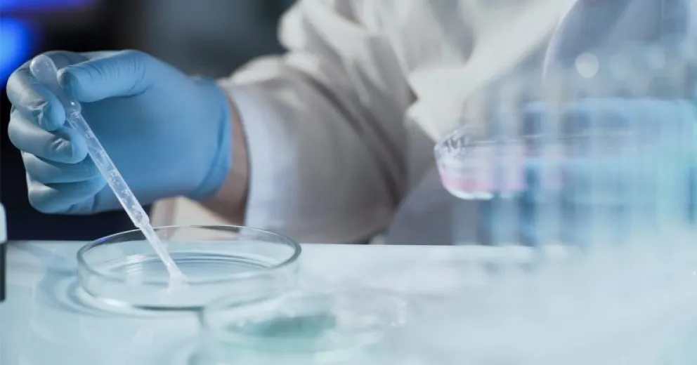 La mujer optó por comenzar el tratamiento por su cuenta para no demorar el proceso médico. 