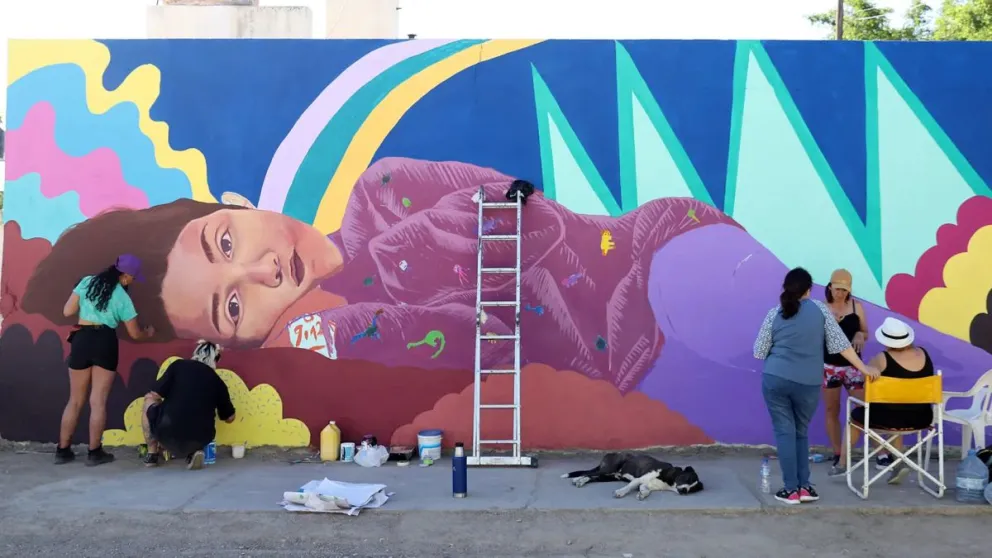 En Valcheta el arte se hace en el espacio público. Foto: gentileza