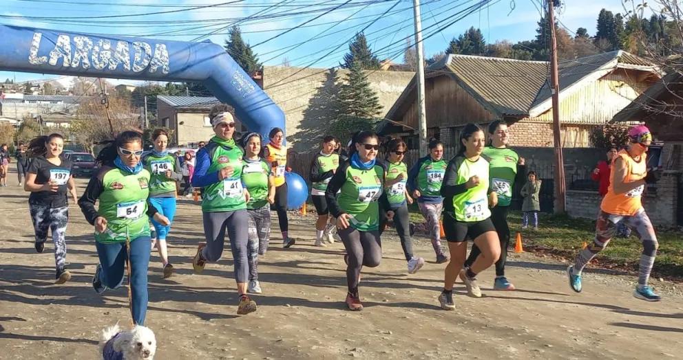 Se realizó una nueva fecha del atletismo barrial de Bariloche con gran convocatoria (Fotos Luis Barrera / evento).