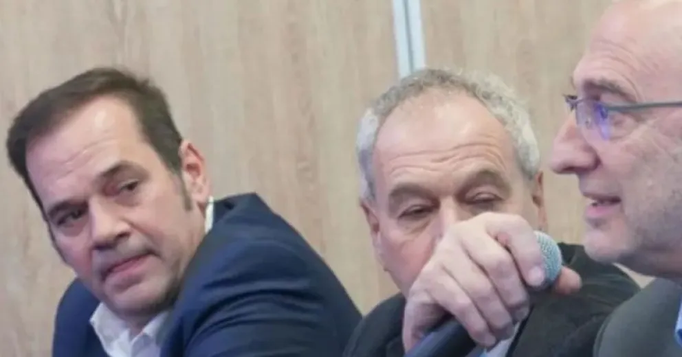 Daniel Garcia expone bajo la mirada del dueño de Maxdream Sandro Meyras y del empresario Pablo Bolovsky (AVIABUE).