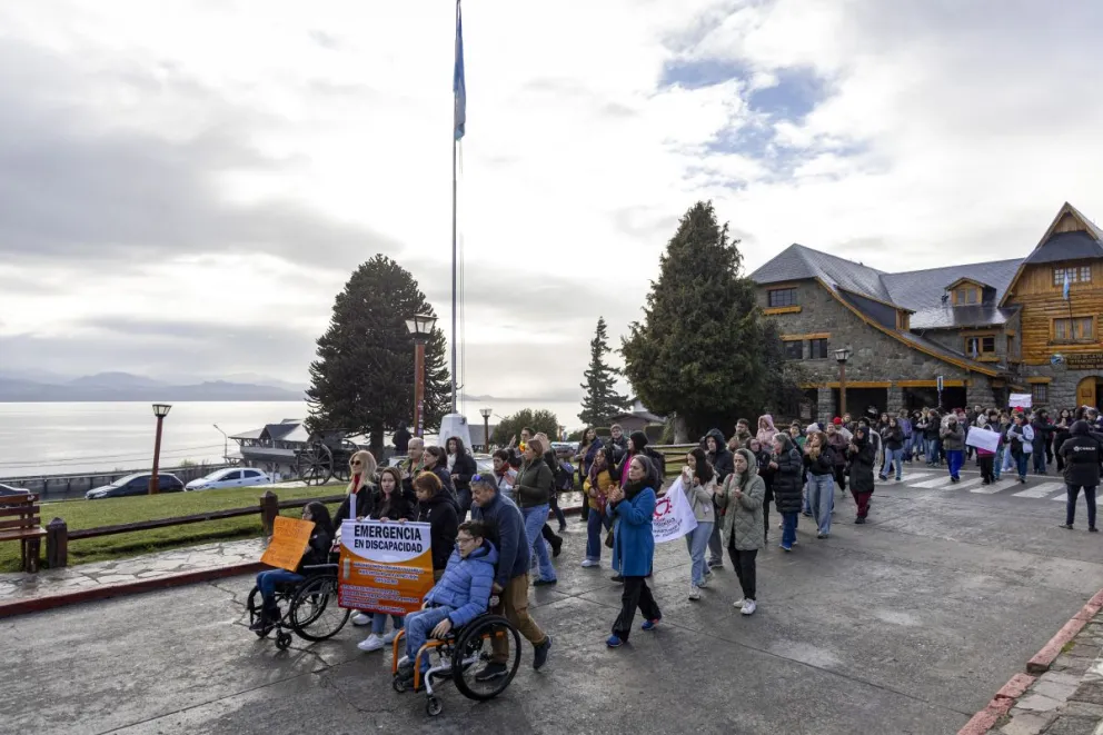 Manifestación contra el gobierno nacional y en repudio al recorte en discapacidad (fotos: Eugenia Neme) 