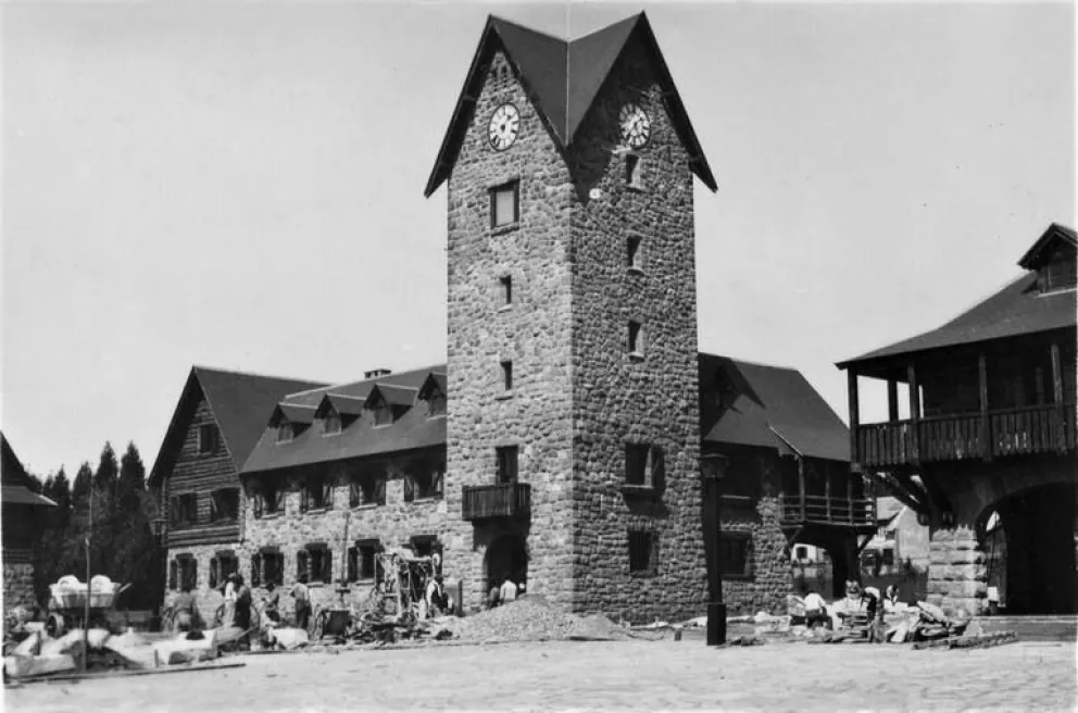 El Centro Cívico, sin en polémico monumento.