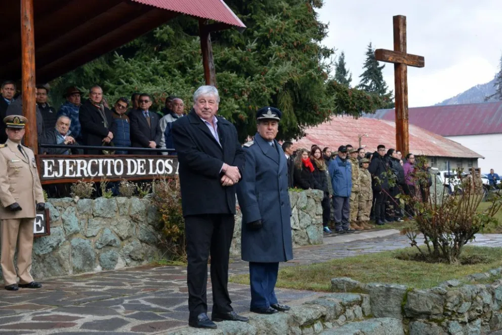 El acto se realizó en la Plaza de Armas “Ejército de los Andes” de la Escuela Militar de Montaña “Tte. Gral. Juan Domingo Perón”