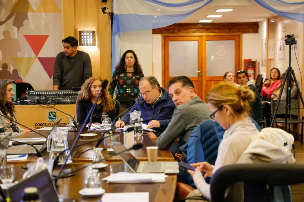 El grupo de vecinos anunciaron que volverán al concejo y pedirán una reunión con el Ejecutivo (fotos: Eugenia Neme) 