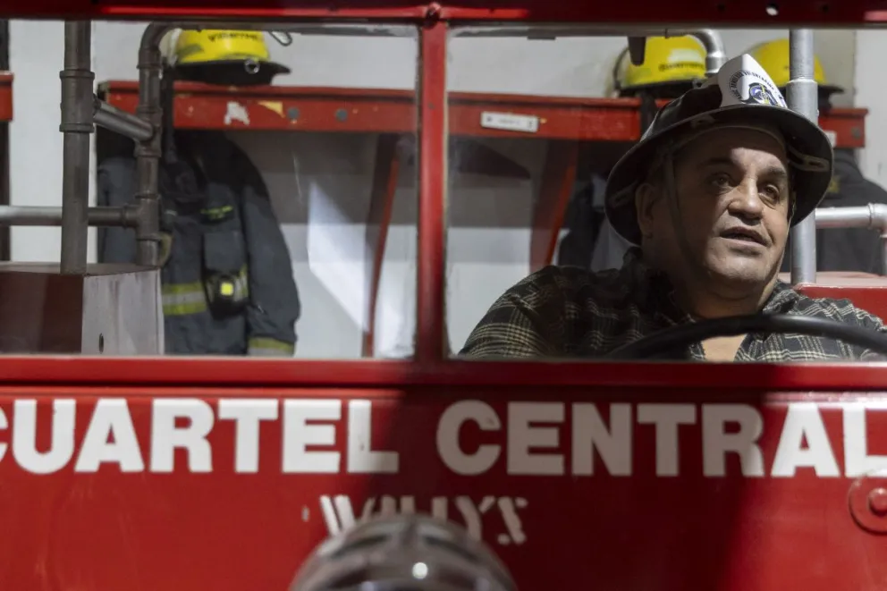 “El sueño de todos los pibes es ser bombero, de todos los chicos, ¿no?". Foto: Eugenia Neme. 