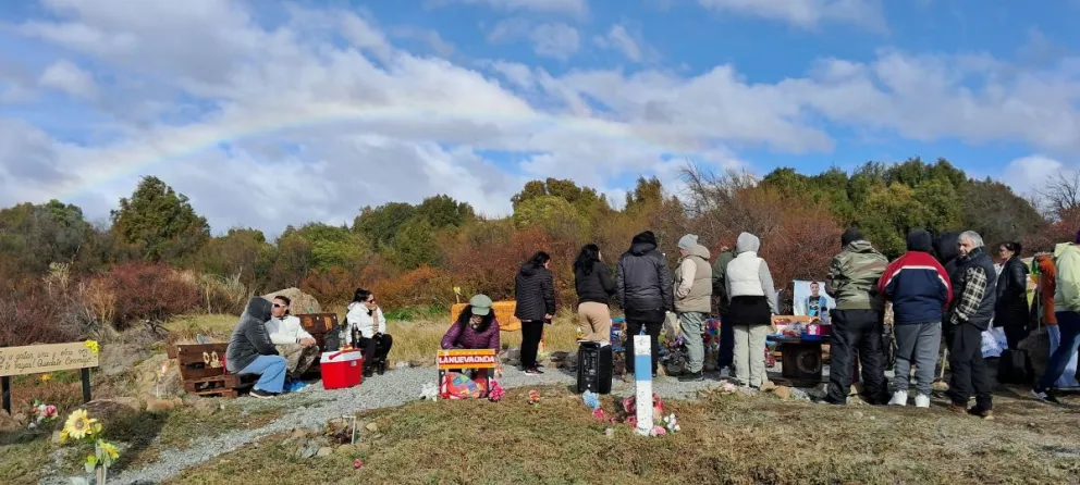Con música y testimonios, recordaron a las víctimas del fatal choque en Ruta 40 (foto: gentileza Yamila Legarreta) 