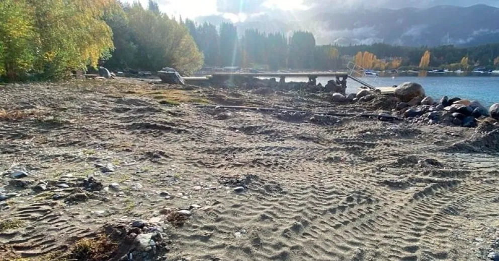 Una vez más la costa del Nahuel Huapi fue dañada por obras.