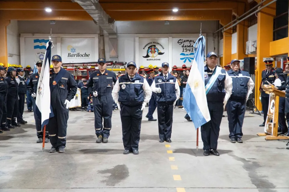 Los nuevos portadores de la Bandera de Ceremonia. Fotos de Facundo Pardo.