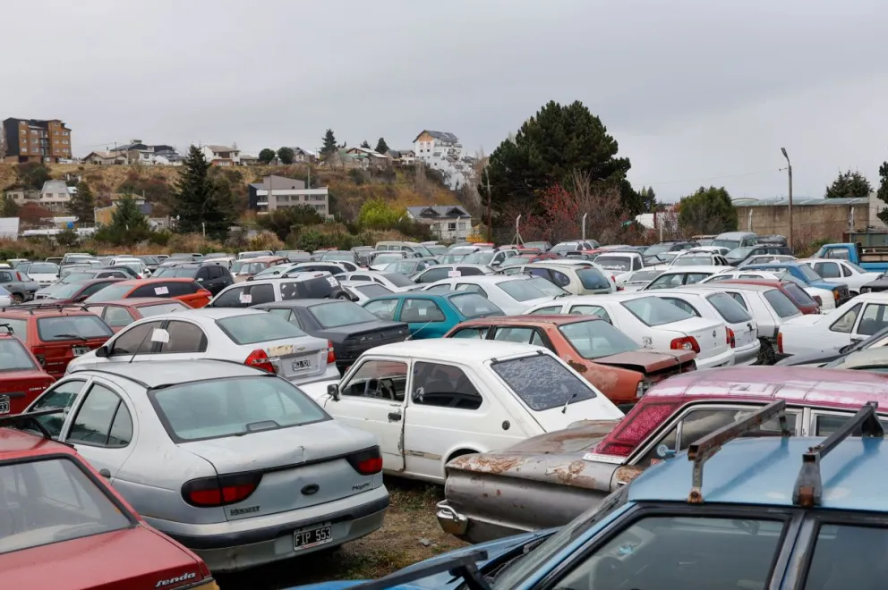 Una imagen que muestra varios autos secuestrados en nuestra ciudad / Foto Facu Pardo 
