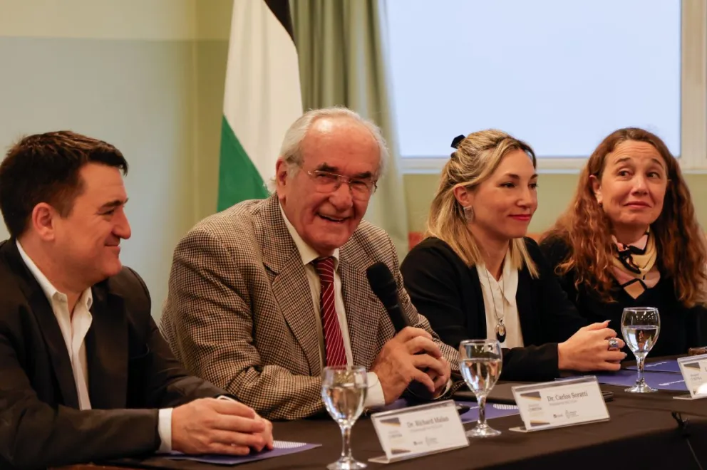 Los participantes de la conferencia de prensa / Fotos Euge Neme 