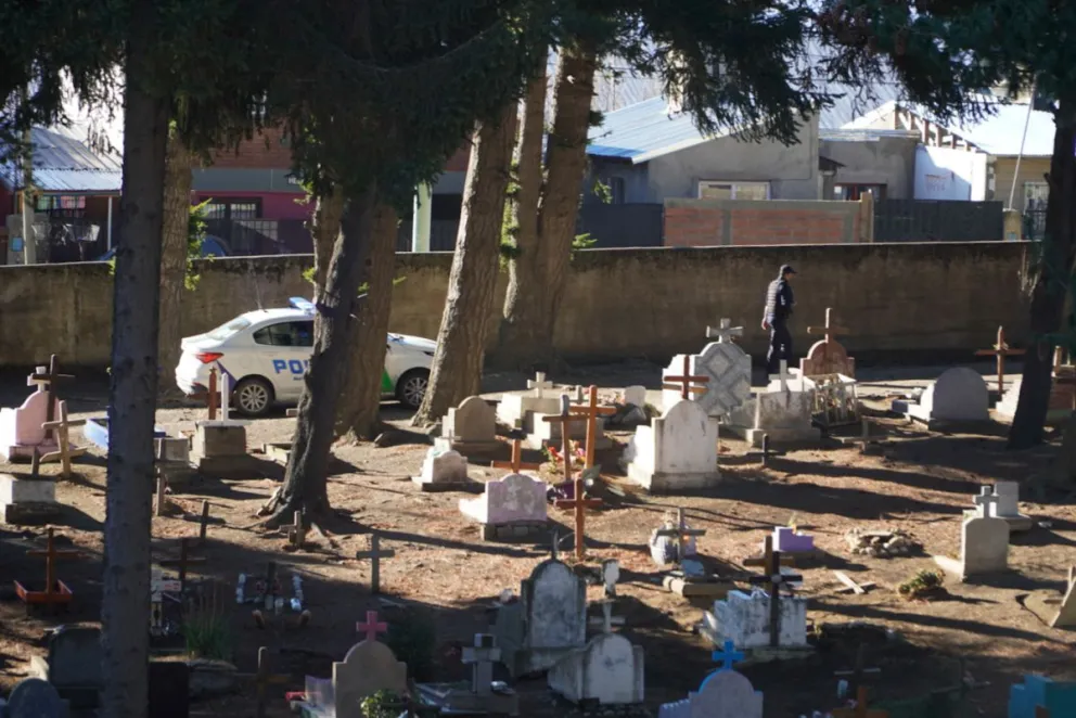 Extenso operativo en la zona del cementerio municipal (fotos: Facundo Pardo) 