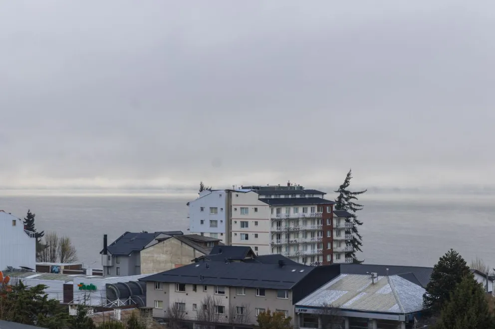Nuevamente la neblina se hizo presente en el otoño barilochense (fotos: Eugenia Neme) 