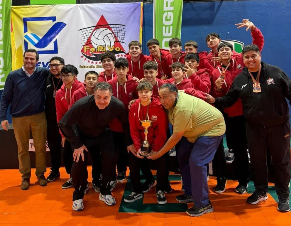 Río Negro levantó la copa del tercer puesto en varones (Fotos BVC).