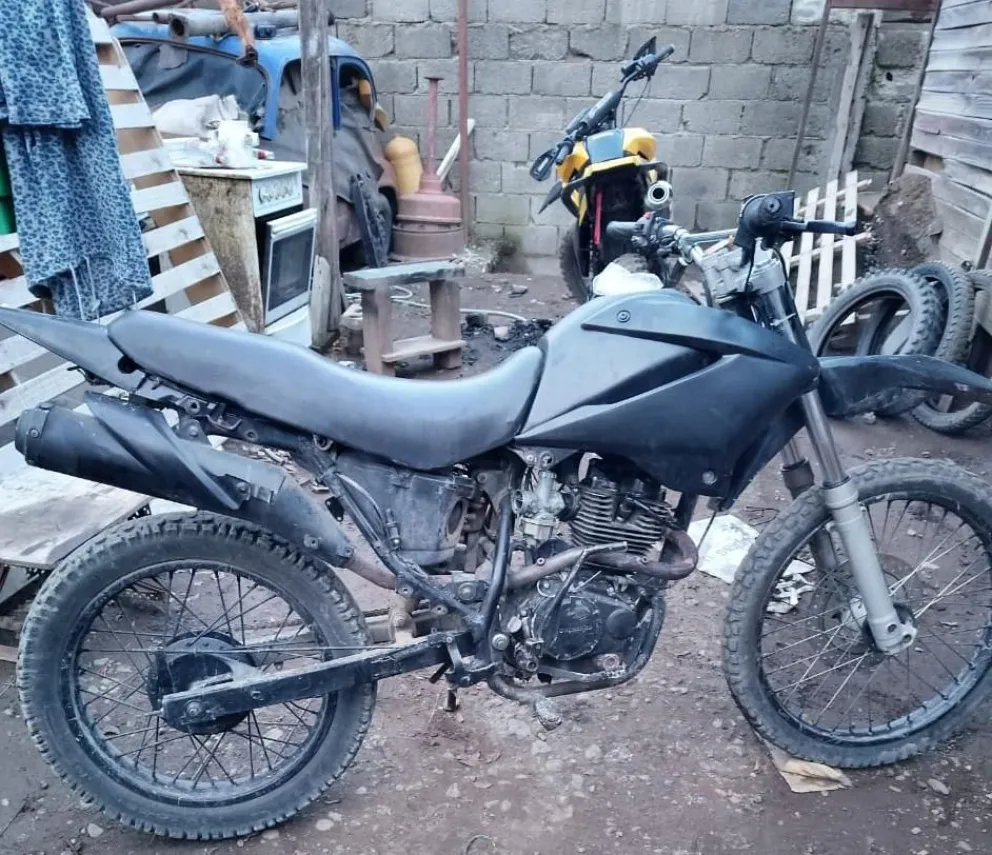 Ambos rodados fueron secuestrados y tras ser reconocidos por los denunciantes, restituidos a los mismos.