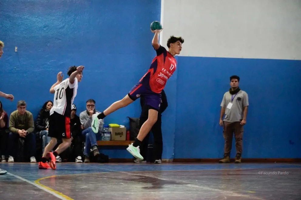 El representante de Luján en acción, en el arranque del torneo nacional (Fotos Facundo Pardo)