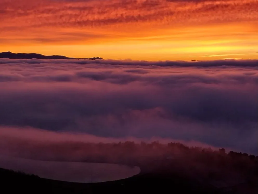 Este fue el amanecer de este martes desde Catedral (foto: gentileza Samuel Cárdenas) 