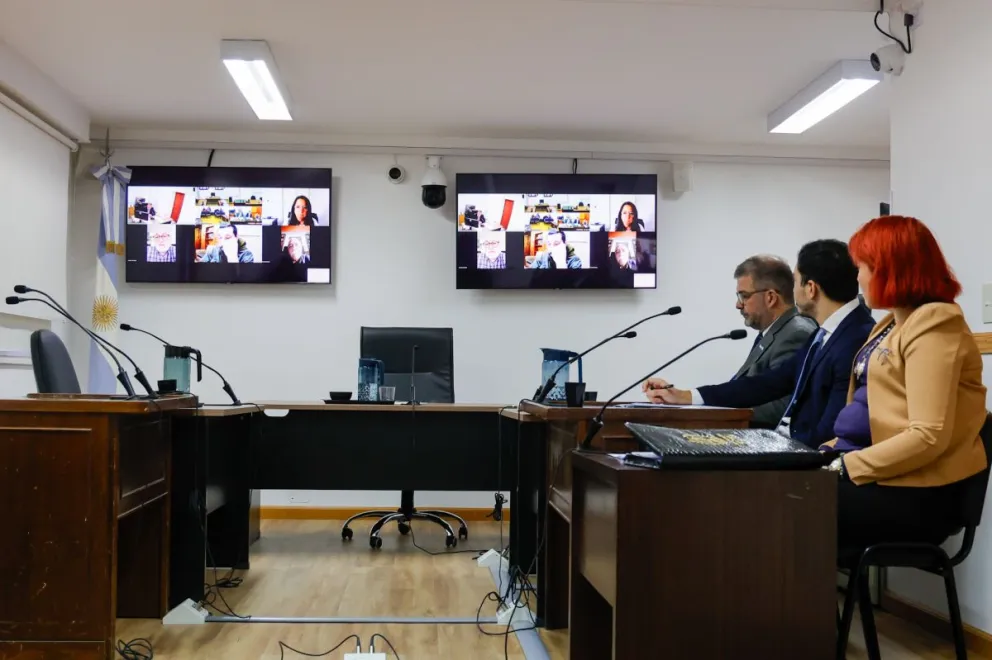 Facundo Jones Huala es imputado formalmente este miércoles por la mañana. Foto de Eugenia Neme.