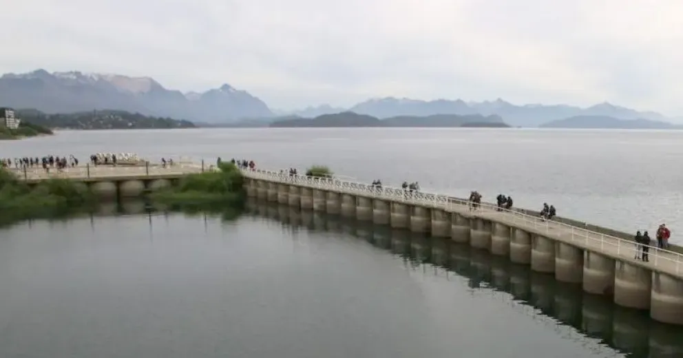 Ocurrió a primera hora de hoy en la costa del lago. Foto de Facundo Pardo.