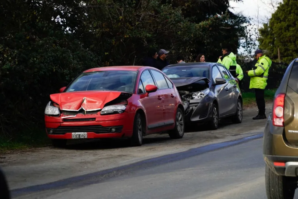 Operativo de personal de salud, policial y municipal en el lugar (fotos: Facundo Pardo)