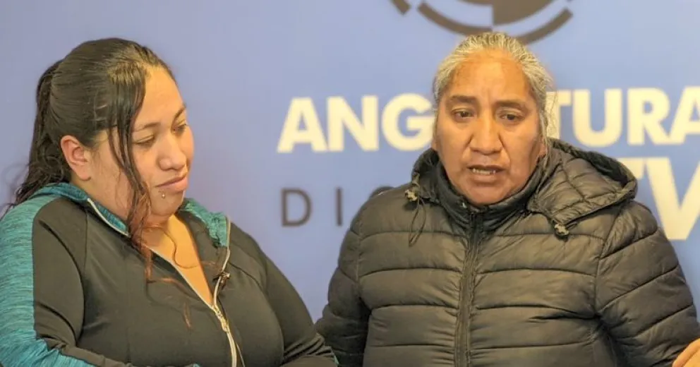 La mamá y la abuela del nene agredido.