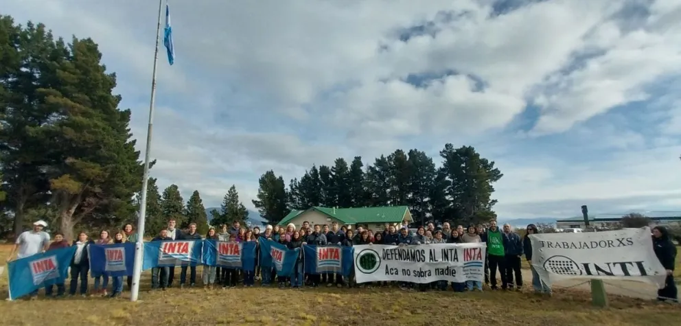 Reclamo con alimentos en el corazón de Bariloche (foto; INTA) 