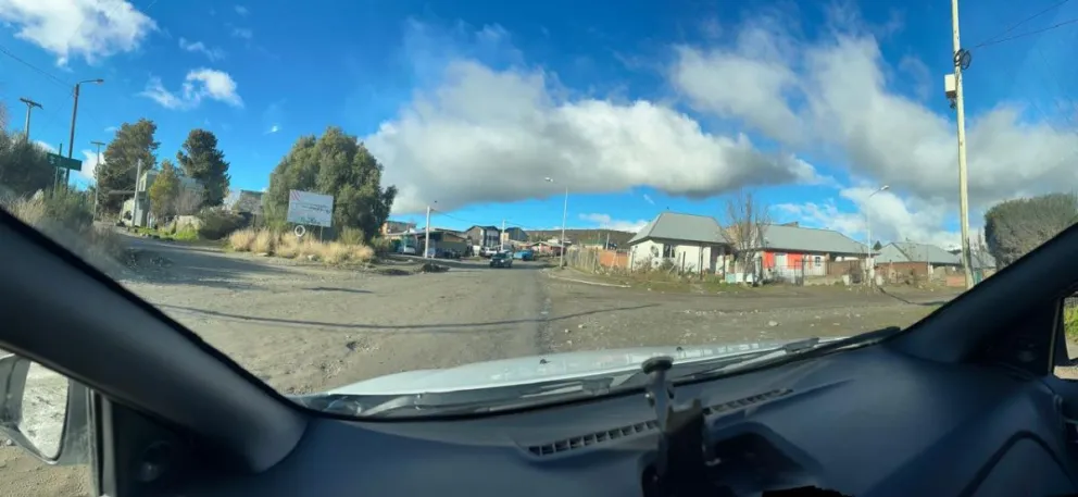 EL turista llegó hasta el lugar donde se encuentran sus pertenencias, pero sin la orden de un juez, no puede recuperarlas. 