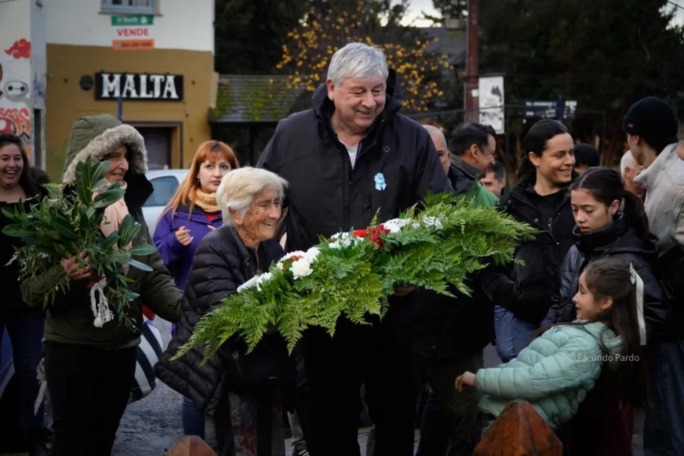 Un momento emotivo en la ciudad con presencias destacadas en el acto patrio / Fotos: Facundo Pardo 