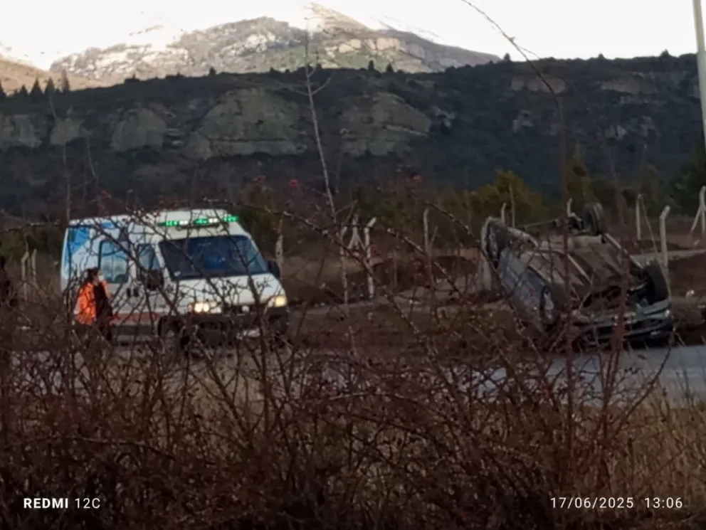 A pesar del aparatoso vuelco, el conductor sufrió solo heridas leves