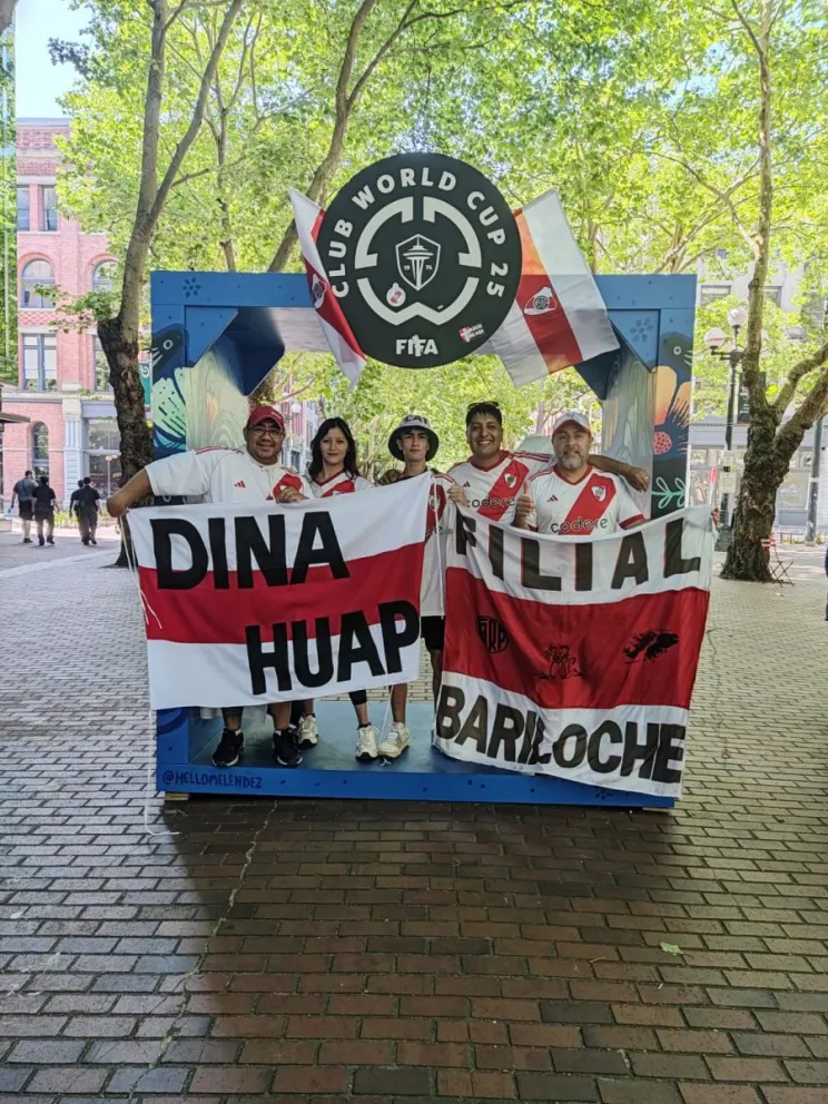 Vecinos de la ciudad locos por los colores. 