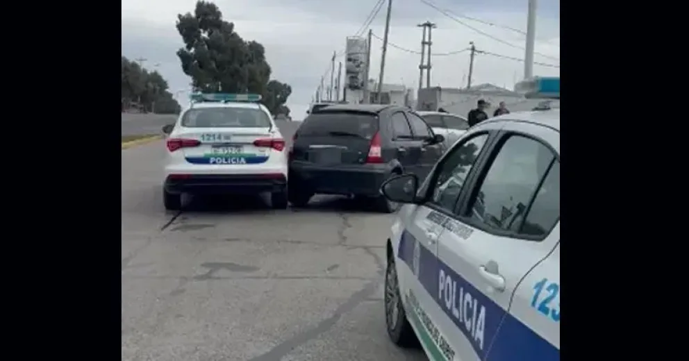 Los delincuentes realizaron el acto minutos antes del cierre del hipermercado.