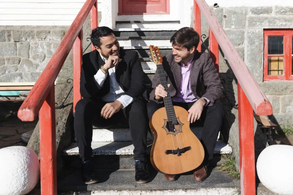 Otra Biaba se sube al tablado.