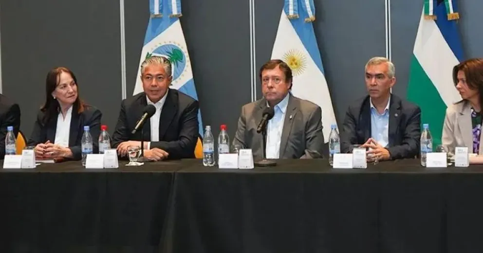 Neuquén y Río Negro iniciaron un encuentro centrado en la defensa de los recursos naturales. | Foto gentileza Secretaría de Prensa y Comunicación Neuquén.