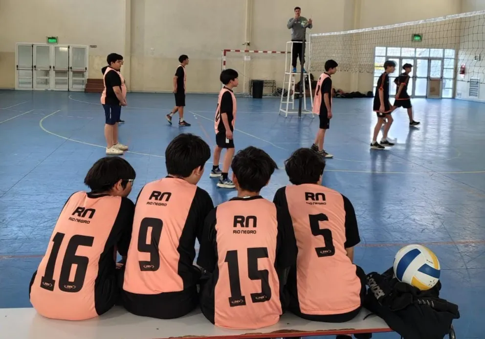 El vóley colegial vivió los Juegos Rionegrinos en Bariloche (Fotos gentileza).