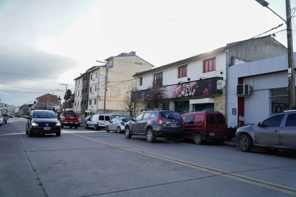 Estacionó sobre la calle Gallardo. Foto: Facundo Pardo. 