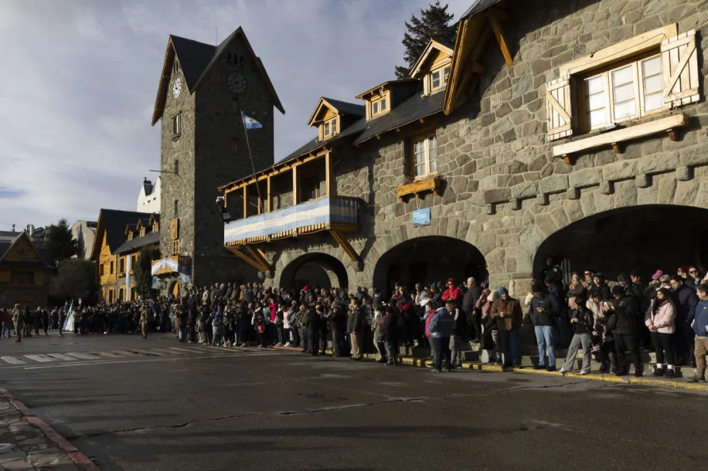 Emotivo acto por el Día de la Bandera con acto de jura de soldados de Bariloche (fotos: Eugenia Neme) 