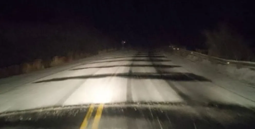Heladas intensas y hielo en zonas altas de la Ruta 40 sur (foto: Vialidad Nacional) 