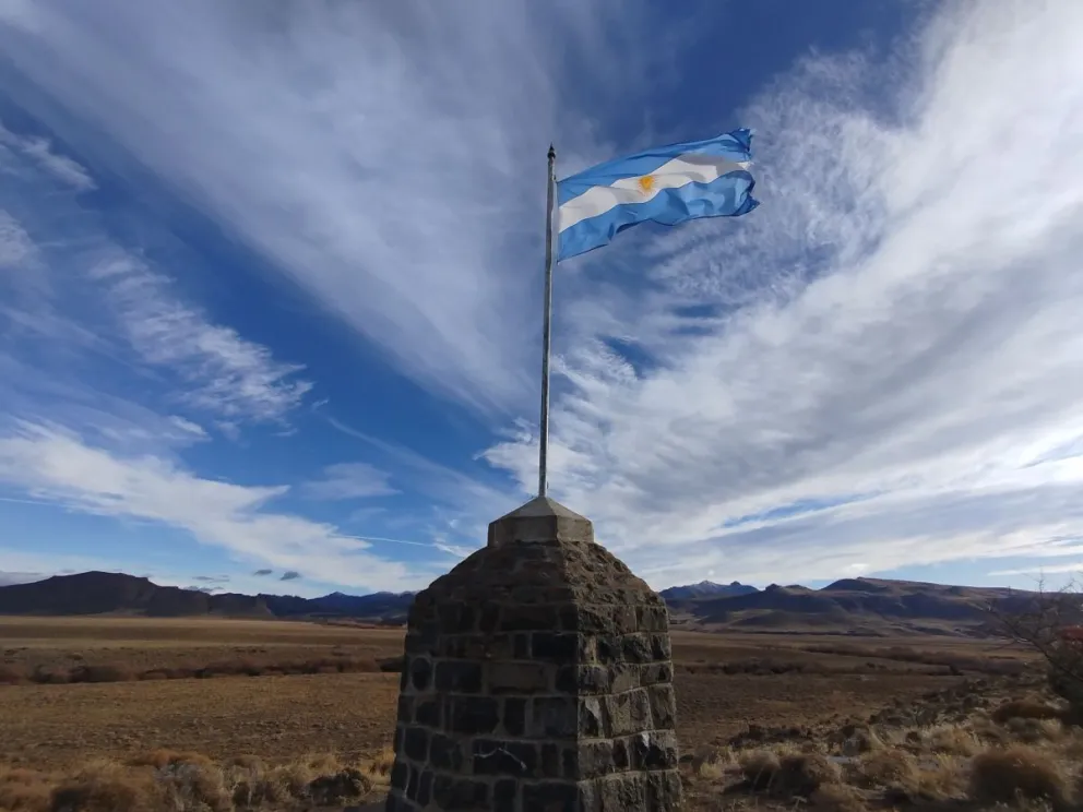 El blanco y el celeste brindaron el tono patrio en la estepa (fotos gentileza).