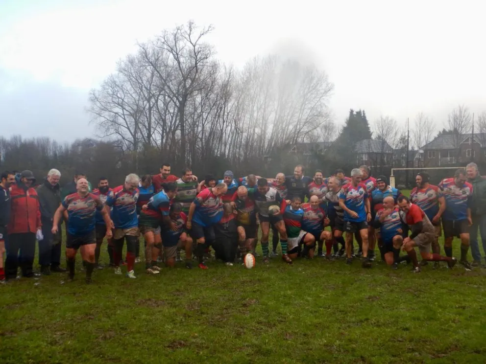 Argentina y Chile protanizaron el encuentro de rugby máster (Fotos gentileza).