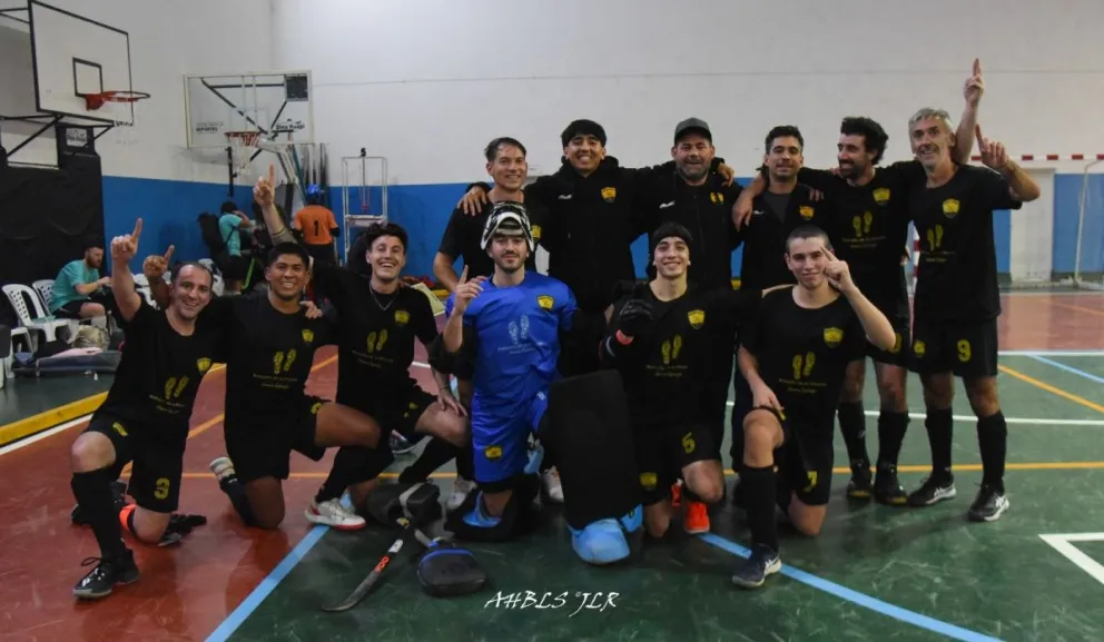 Festejo de Escuela Municipal A en el hockey local (Fotos: AHBYLS)