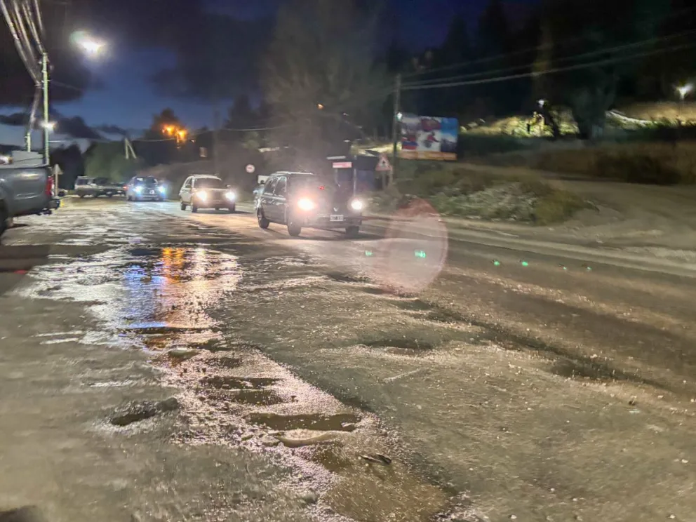 Precaución al momento de circular en los barrios de Bariloche / Fotos Euge Neme