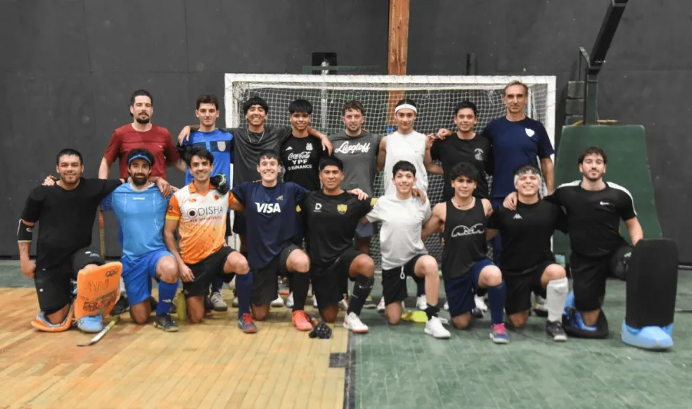 Caballeros de la Asociación de Hockey de Bariloche y Lagos del Sur preparan su participación en el Nacional de Selecciones (Fotos: AHBYLS)