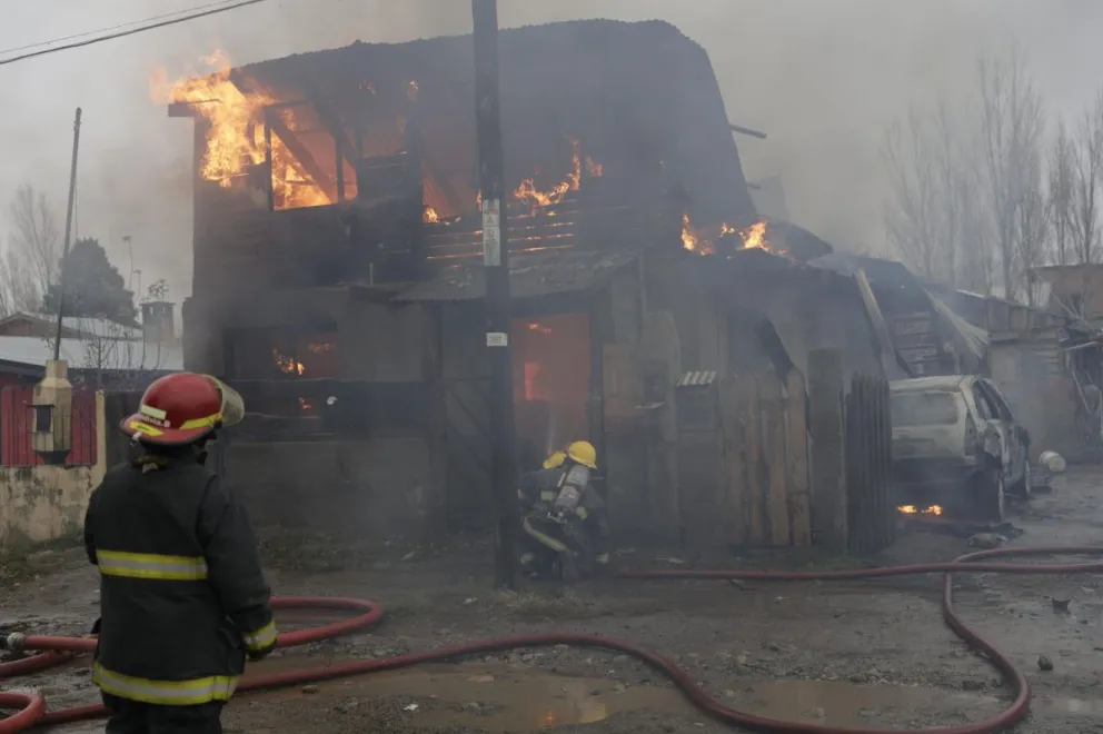 Un nuevo incendio en la ciudad / Foto Euge Neme 