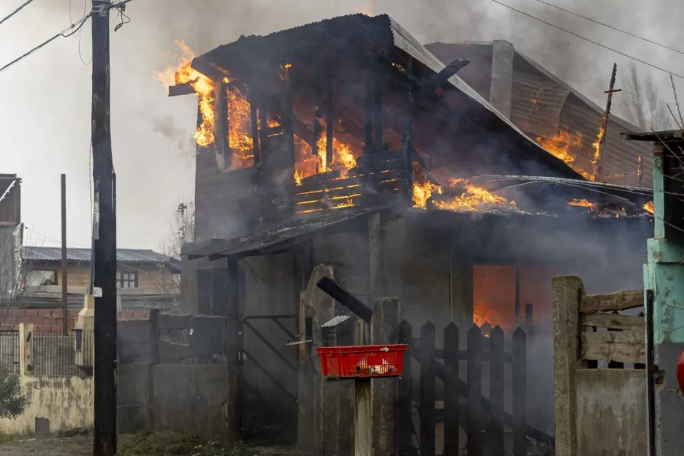 Se ha perdido una vida y muchas viviendas a causa del fuego. Fotos de Eugenia Neme y Facundo Pardo.
