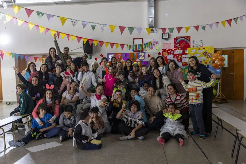 Fiesta, en la Escuela Yampai 6 (fotos: Eugenia Neme) 