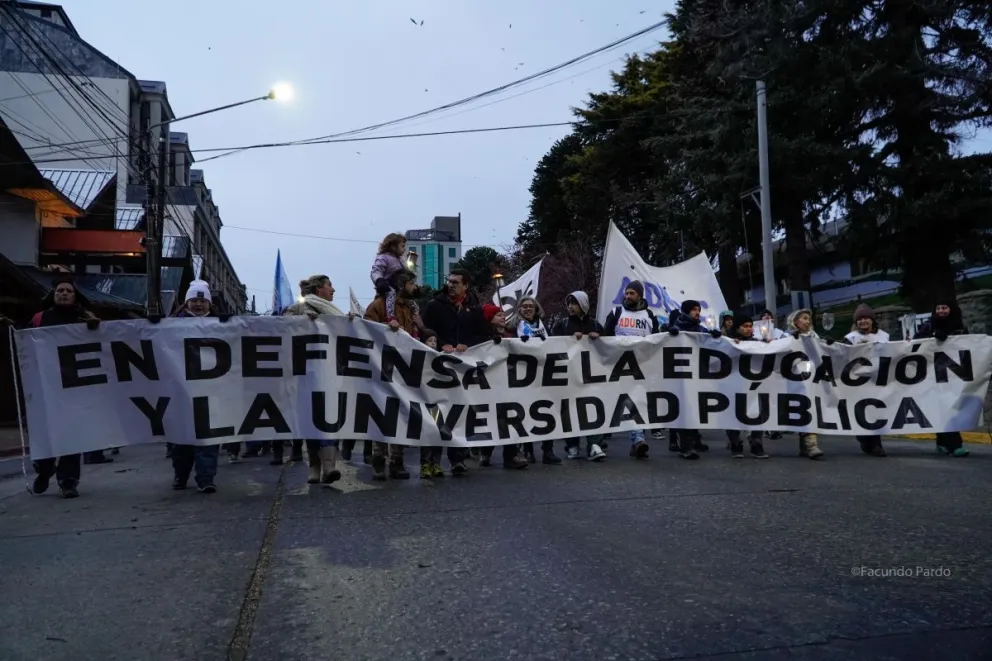 La marcha universitaria federal tiene amplio eco en Bariloche, con sindicatos y organizaciones de distintos sectores que se pliegan al reclamo (foto de archivo: Facundo Pardo)