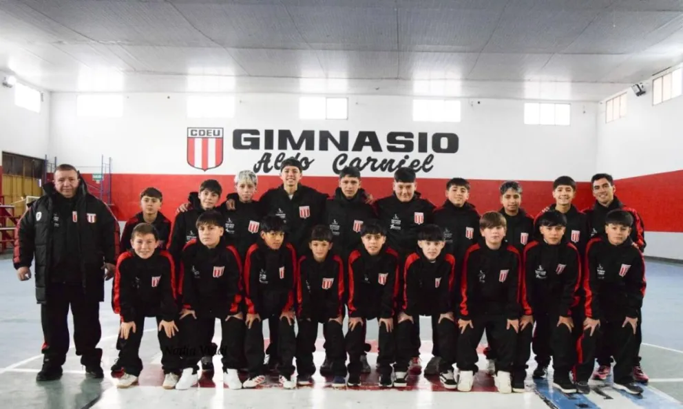 Una de las categorías juveniles de Estudiantes Unidos de Bariloche. Foto: gentileza